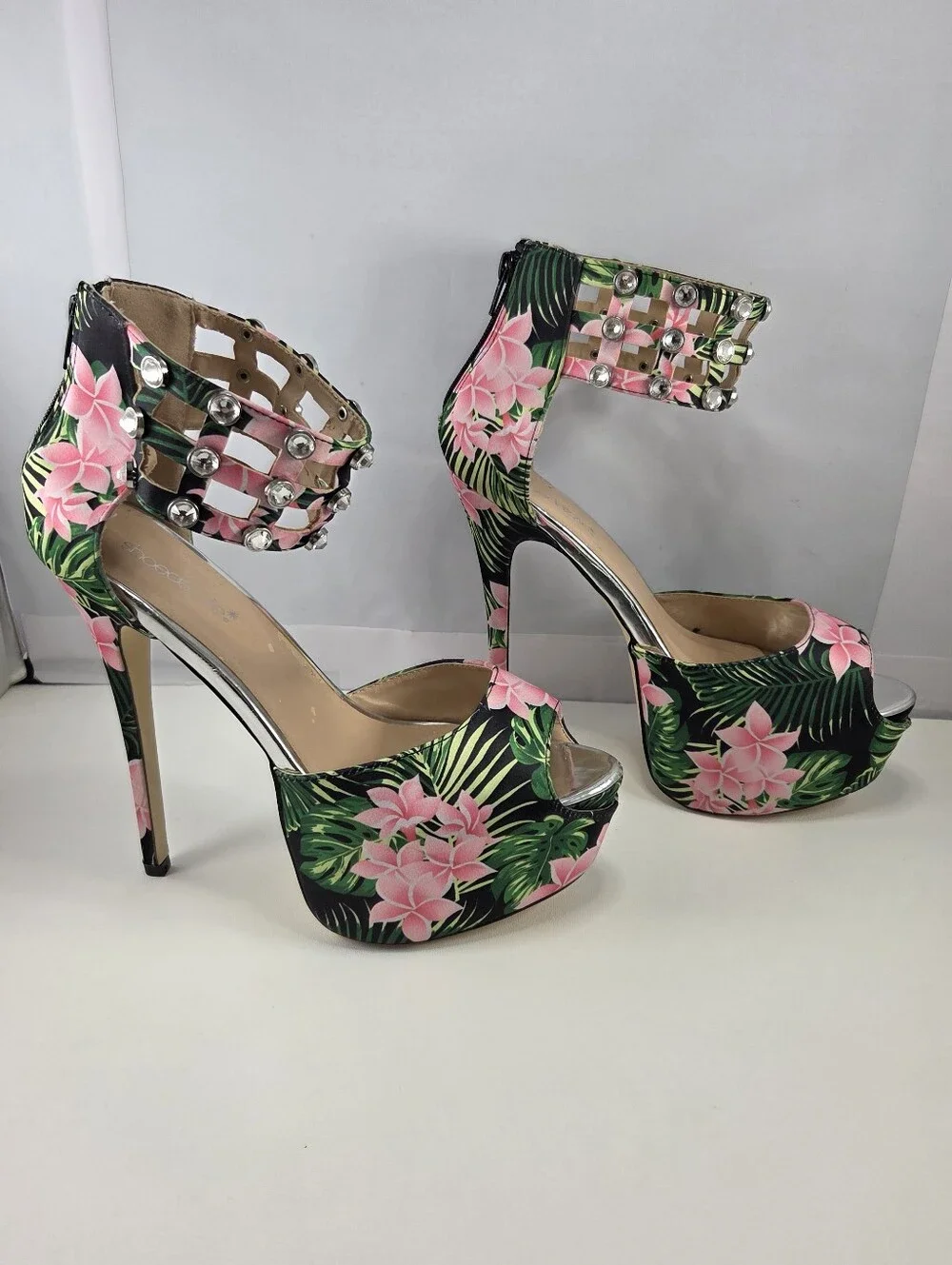 ShoeDazzle Sabella Tropical Floral Rhinestone Platform Heels Size 9.5